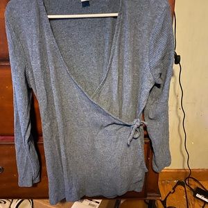 Old navy wrap shirt in XL blue